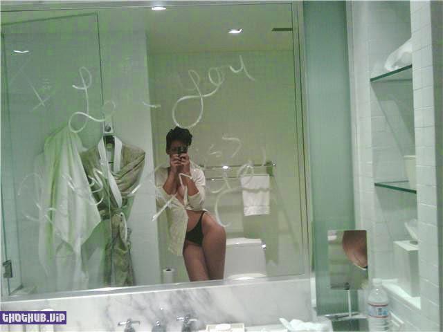 Rihanna Leaked Naked Pictures