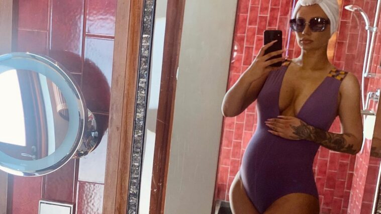 Iggy Azalea Unpublished Pregnant Selfie 1 Photos 1