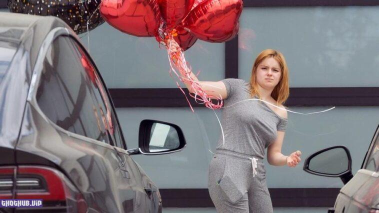 Ariel Winter And Her Big Balloons 20 Photos