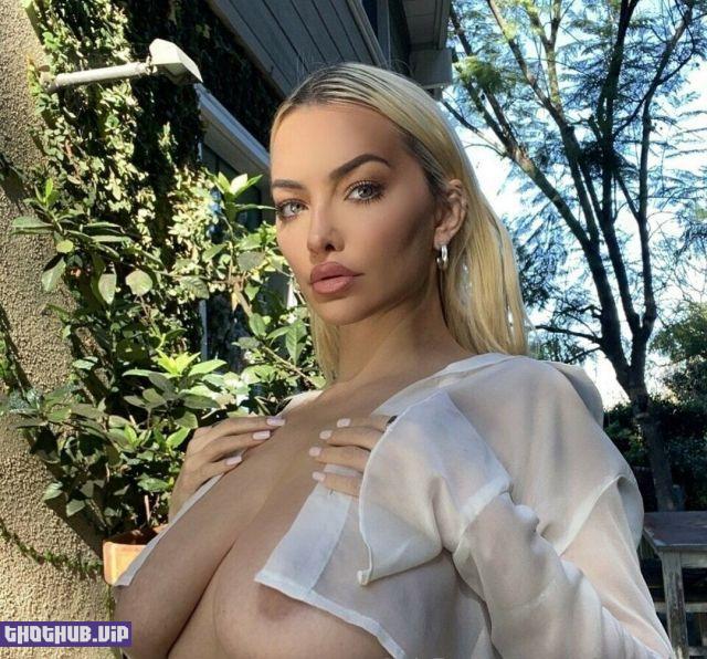Sexy Blonde Model Lindsey Pelas Shows Her Perfectly Toned Body