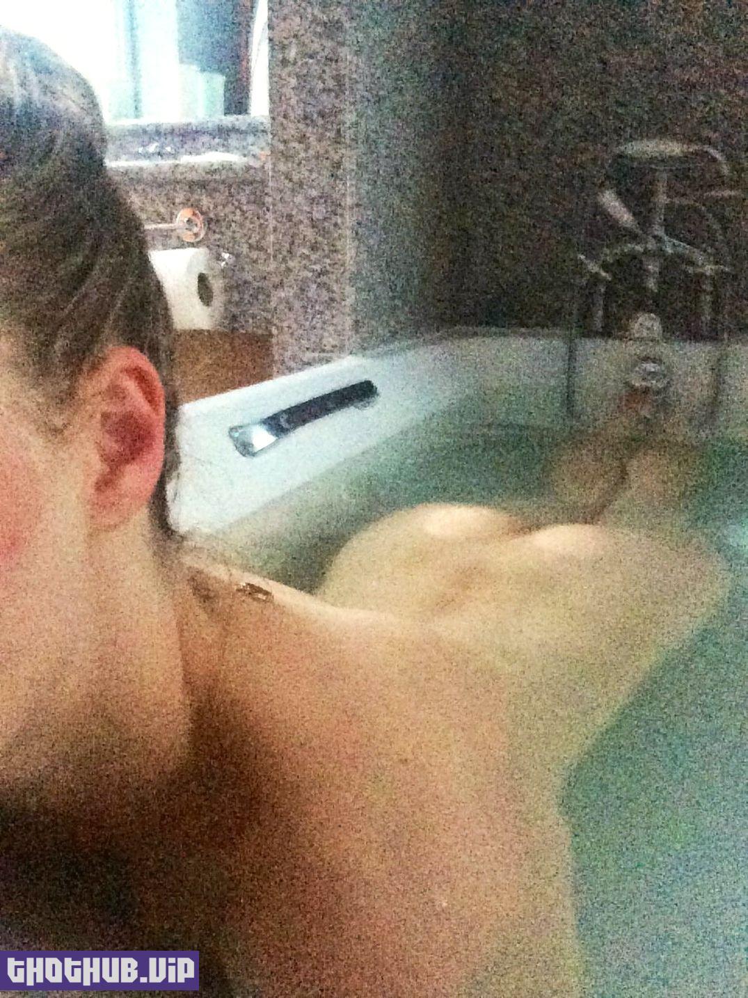 Amanda Seyfried Nude and Blowjob Photos Leaked