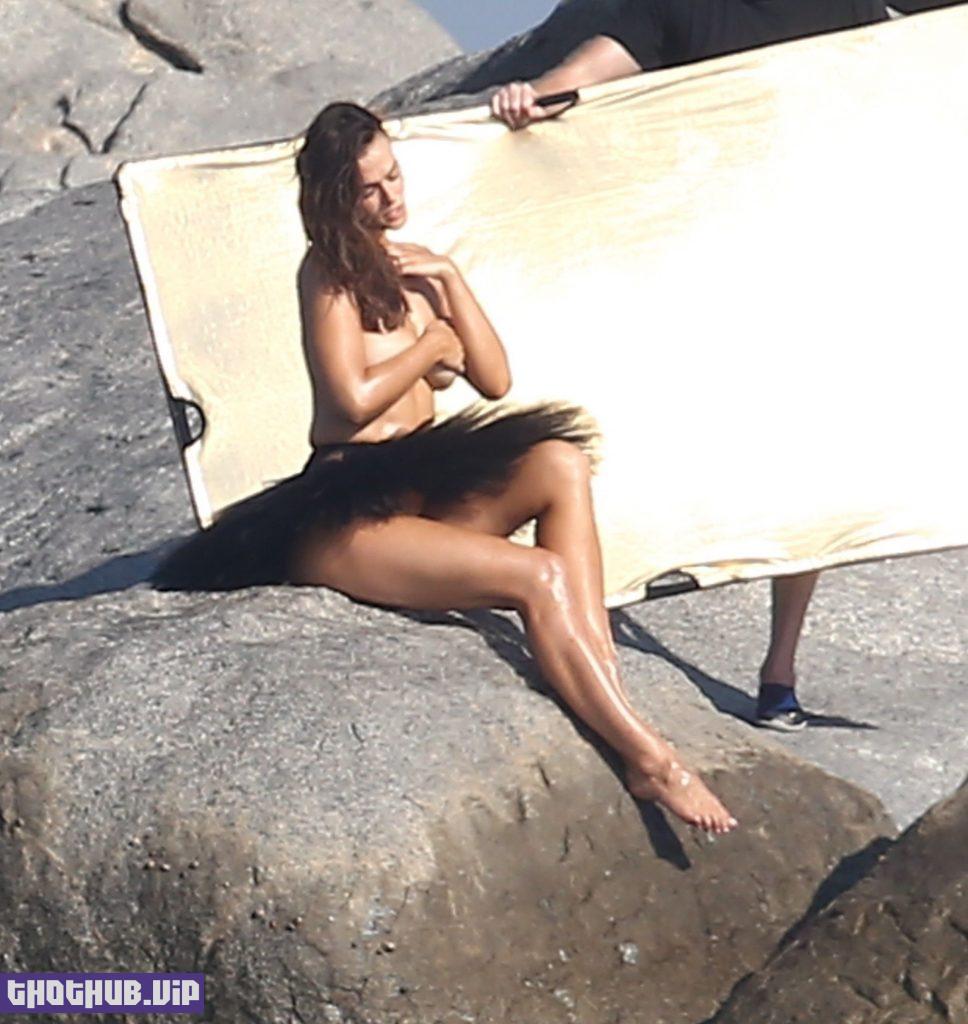Myla Dalbesio Topless Photoshoot (35 Photos)