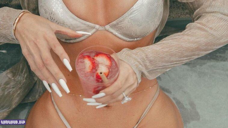Khloe Kardashian In A New Shiny Bikini 5 Photos