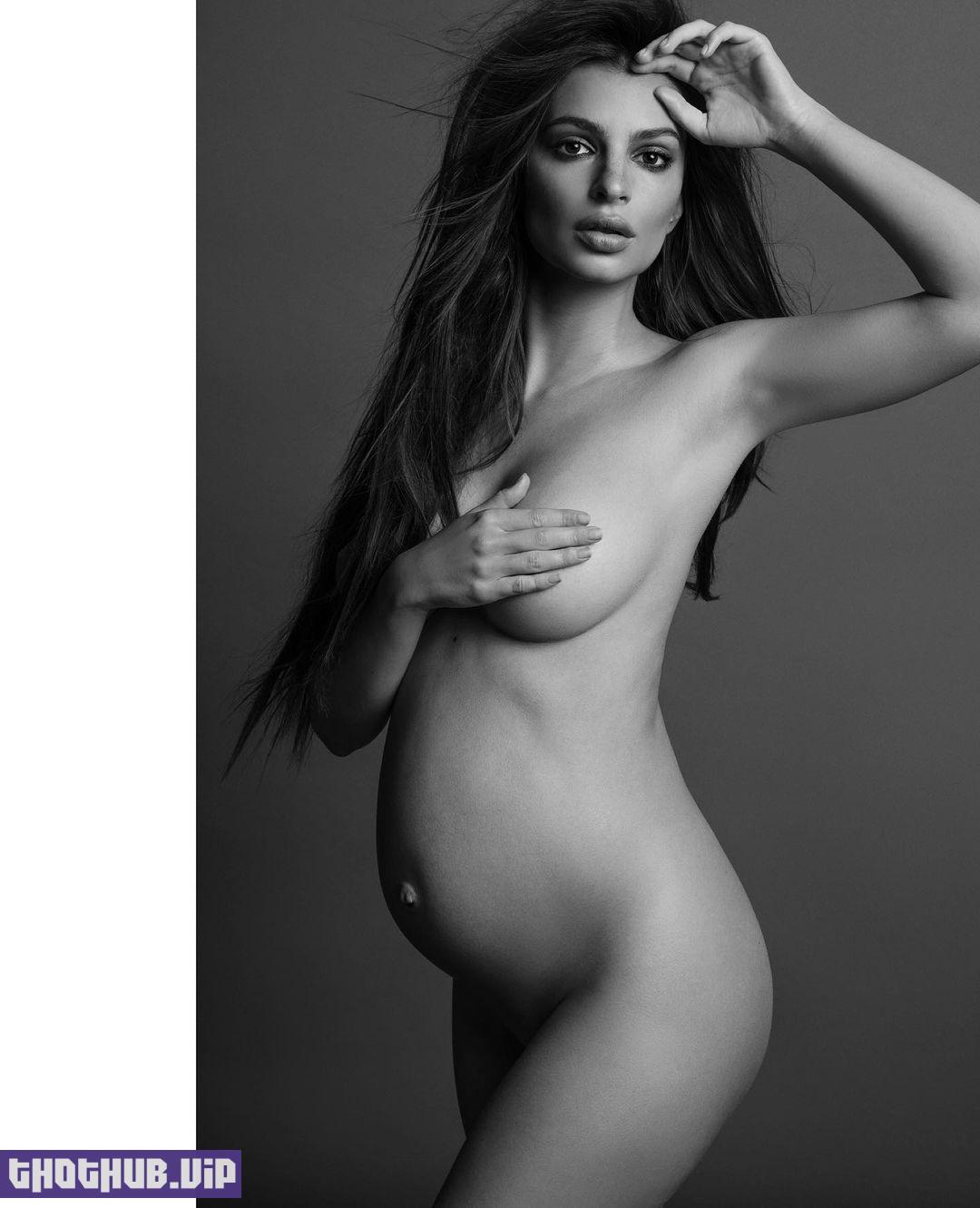 1669479324 354 Emily Ratajkowski flaunts her beautiful pregnancy on Instagram