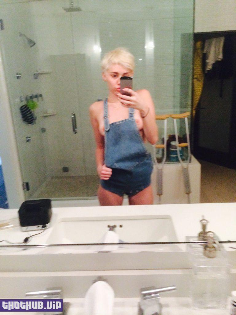 Miley Cyrus Nude Leaked Peeing Outside