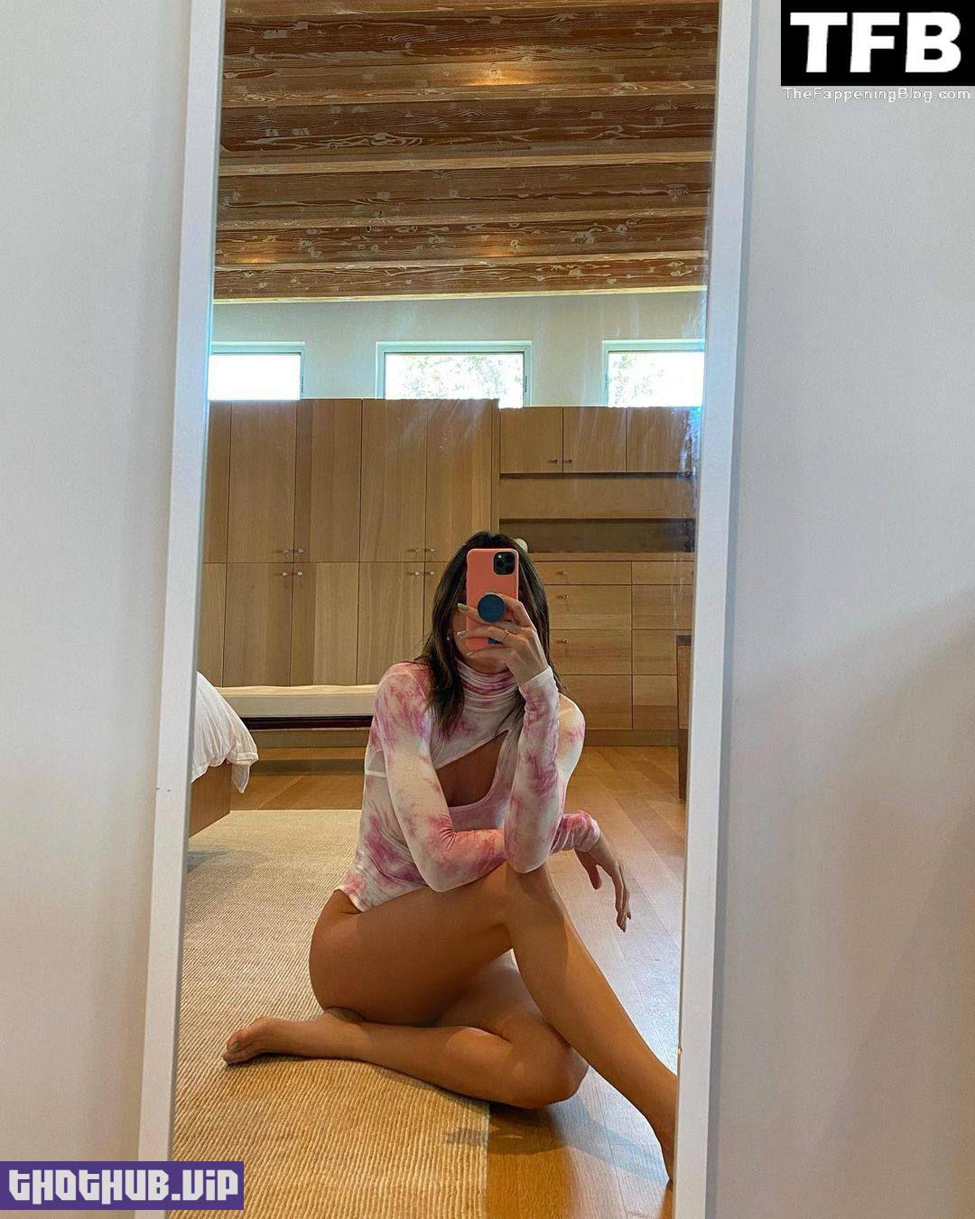 Kendall Jenner Leggy Selfie thefappeningblog.com
