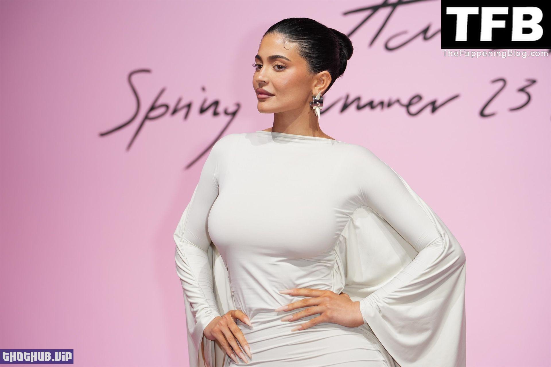 Sexy Kylie Jenner Flaunts Her Curves In A White Dress During Paris