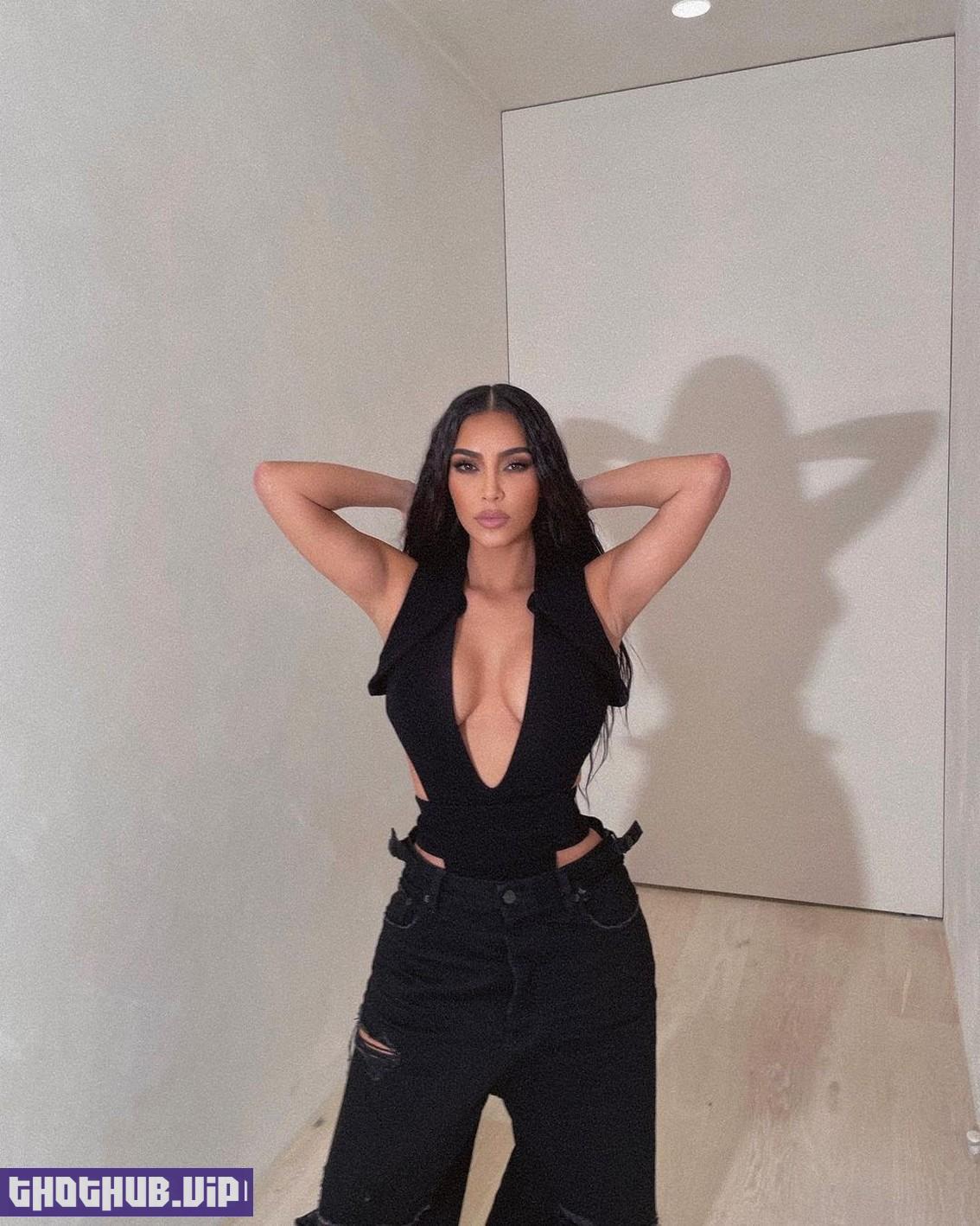 Kim Kardashian Cleavage 6 Photos