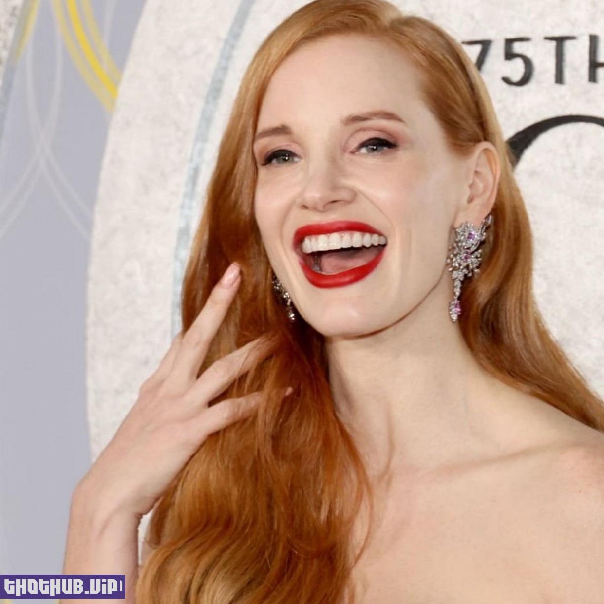 Jessica Chastain Cleavage 16 Photos