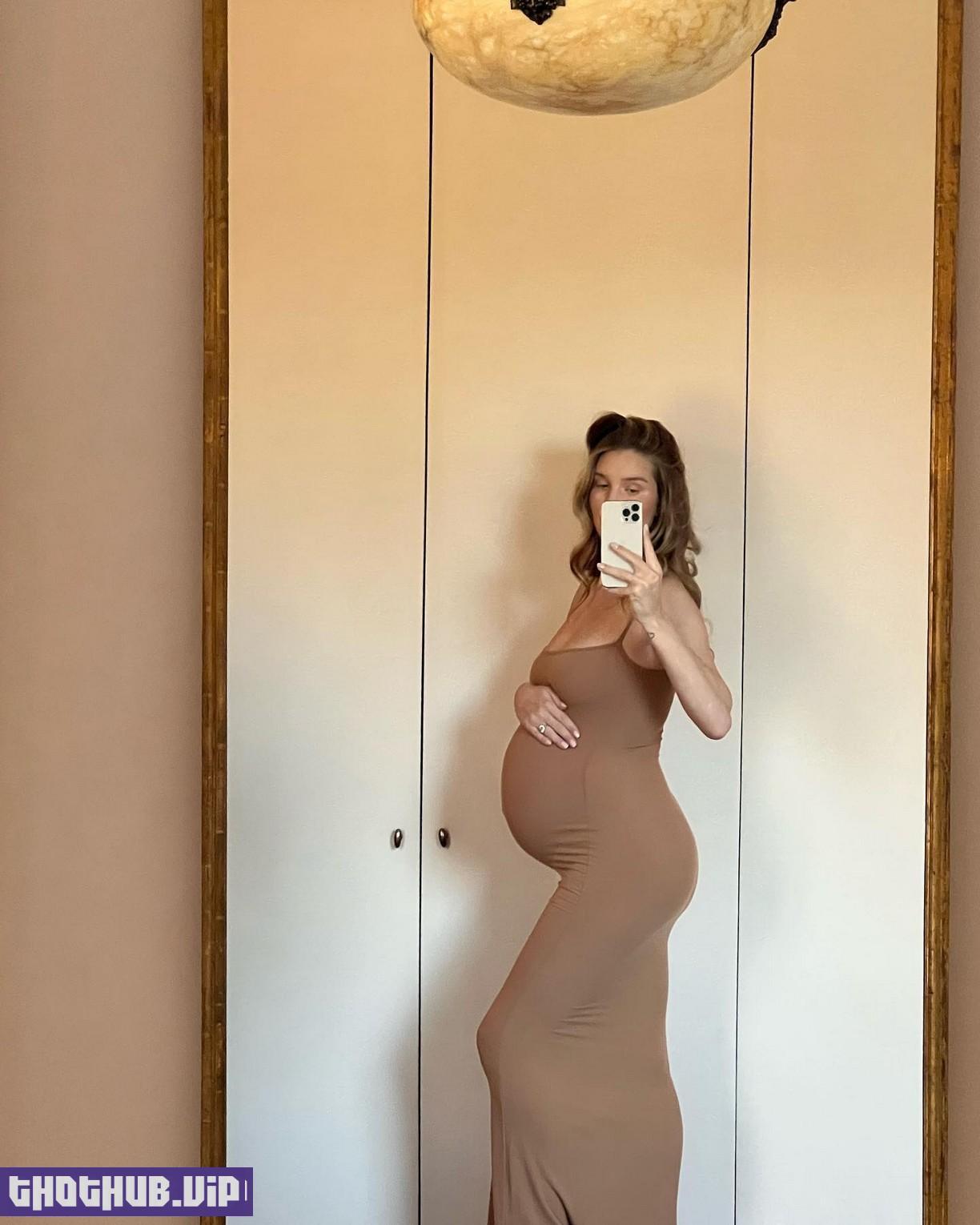 Rosie Huntington Whiteley Pregnant 6 Photos