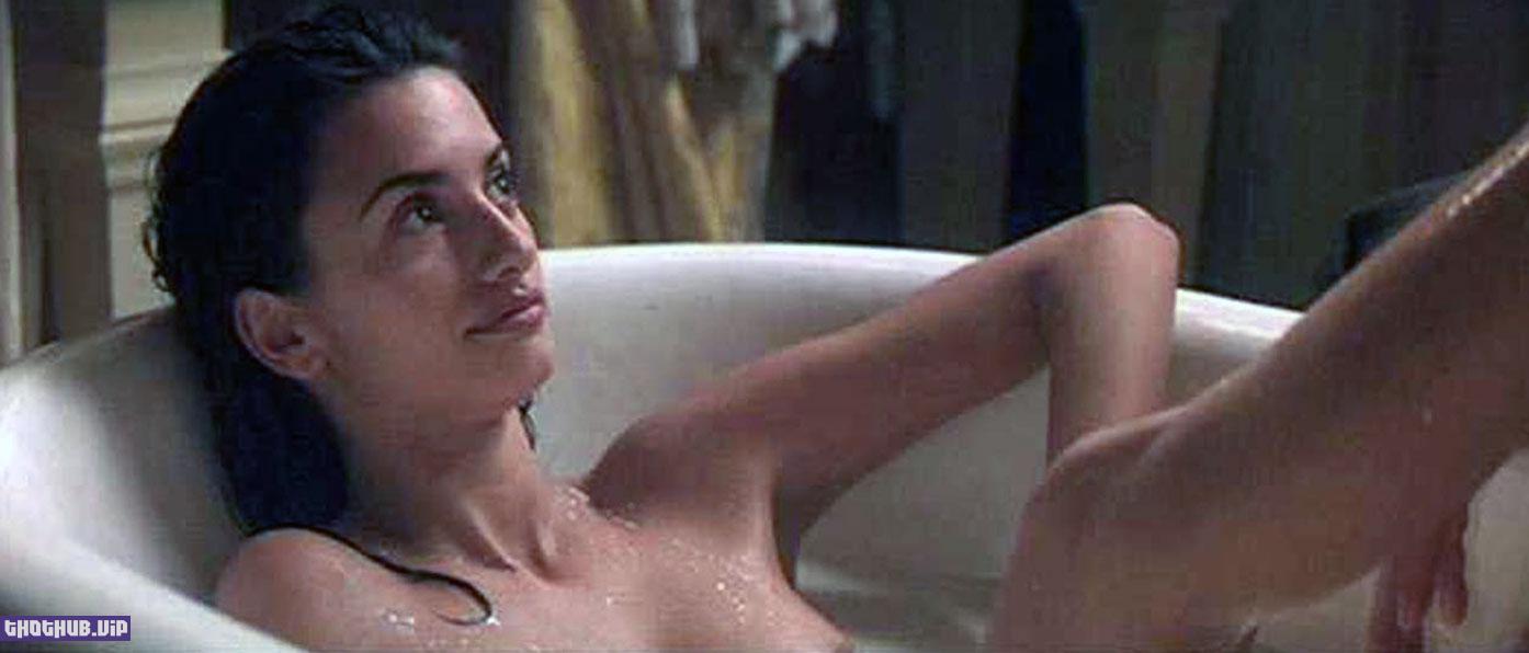 Penelope Cruz naked toplss sexy nude hot21