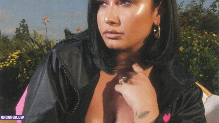 Demi Lovato Tits In Cleavege 4 Photos