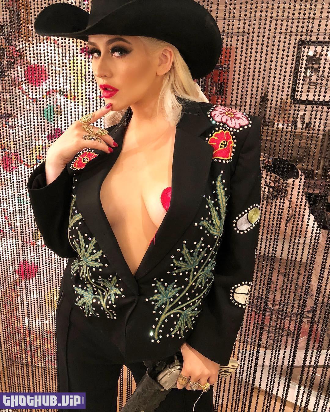 Christina Aguilera Sexy Tits 5 Photos
