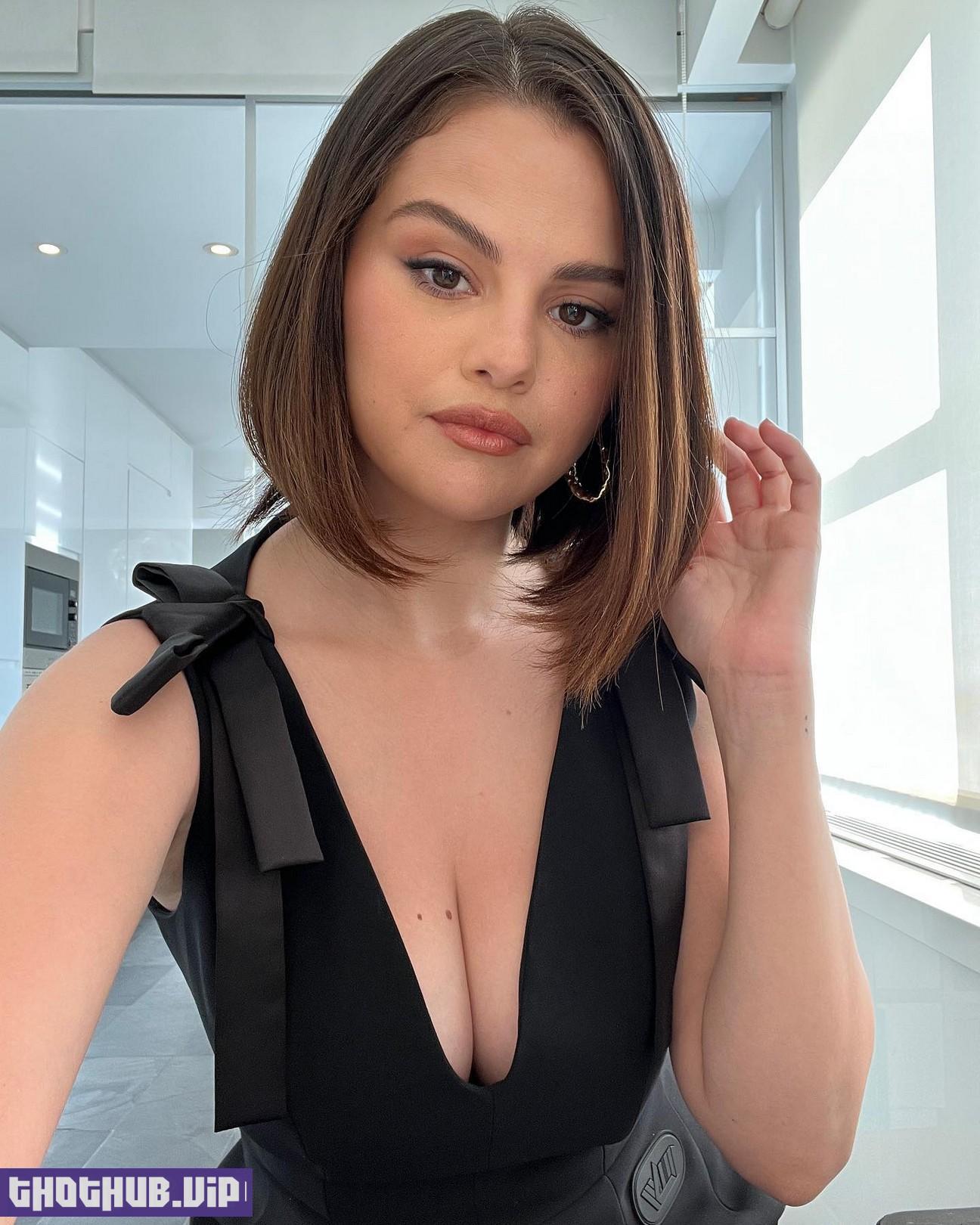 Selena Gomez Tits In Deep Cleavage 1 Photo And Video