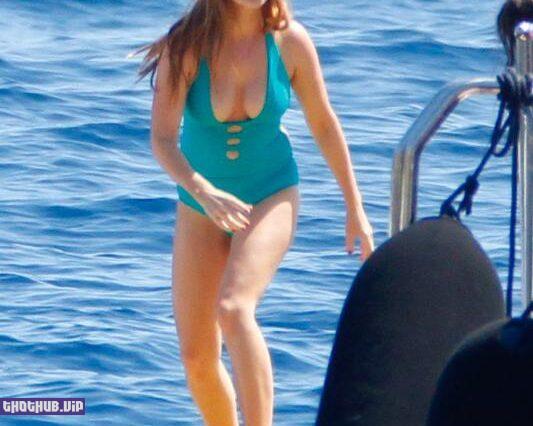 Isla Fisher in a Swimsuit 8 Photos