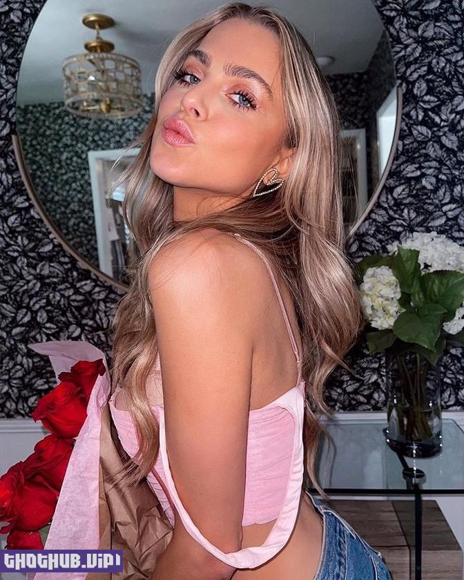 Anne Winters Sexy In Valentines Day 5 Photos