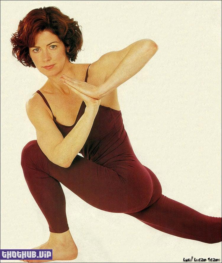 dana delany just makes you wanna get a poster of her and fuck it 10