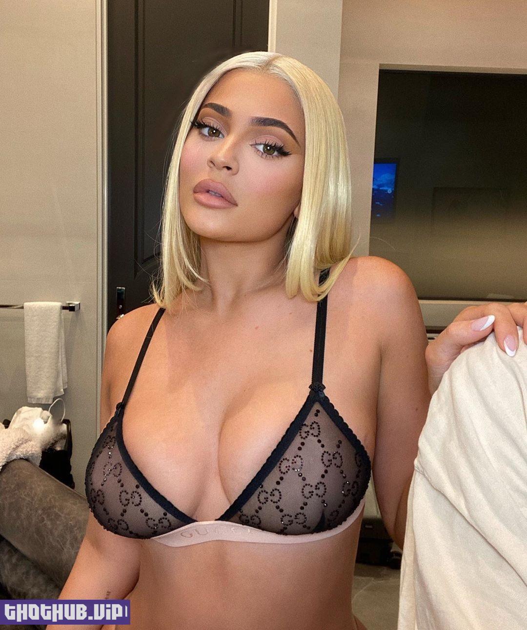 Kylie Jenner Became A Sexy Blonde 4 Photos And Videos
