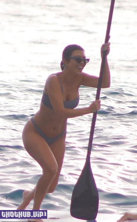 Kourtney Kardashian Sexy Vacation In Costa Rica 27 Photos