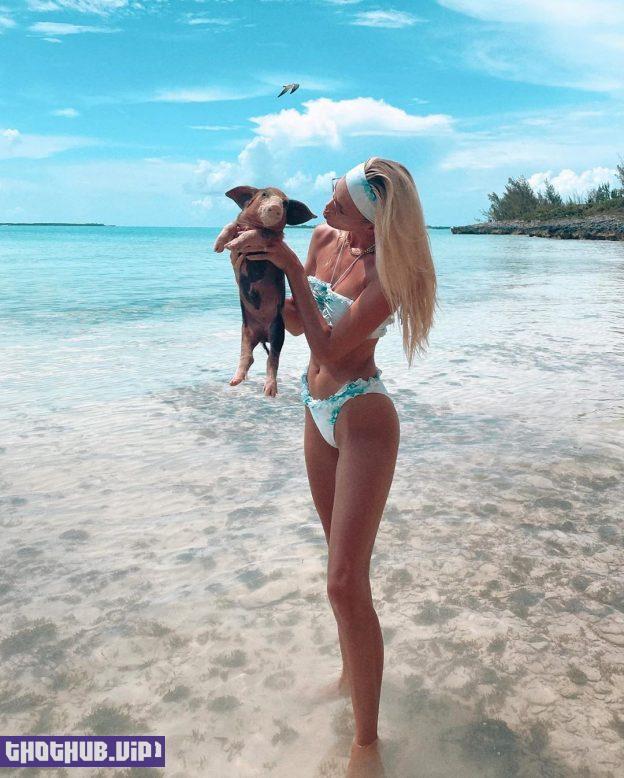 Devon Windsor In A White Ruffled Bikini 4 Photos