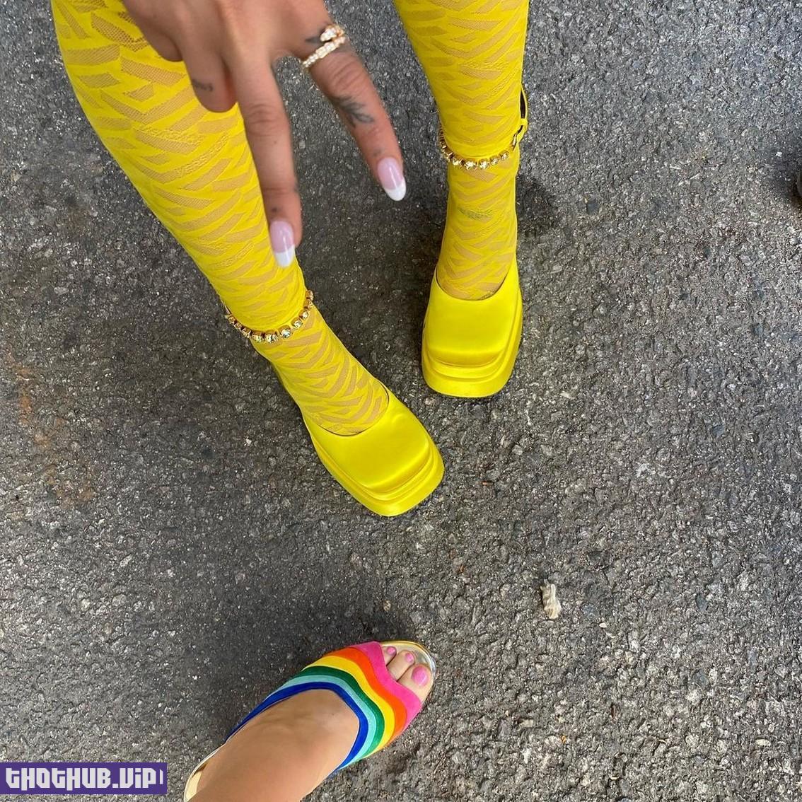 Ariana Grande Hot In Yellow Dress 4 Photos