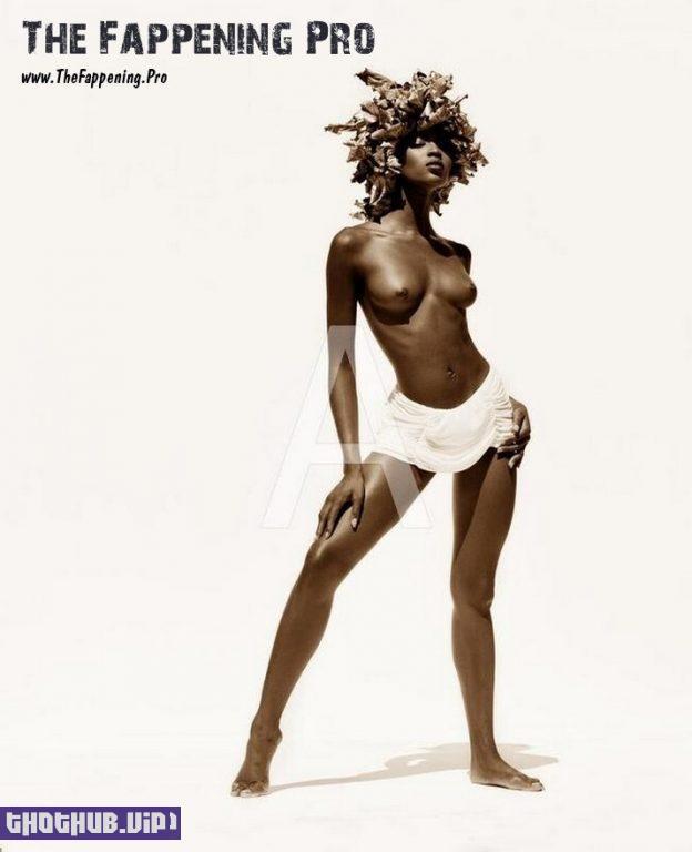 Naomi Campbell Topless 11 Photos