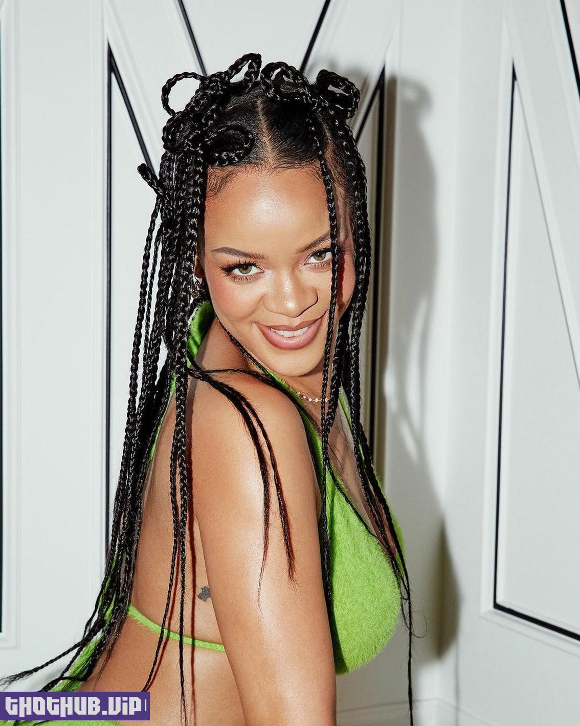 Rihanna Tits In Green Bra 2 Photos And Video
