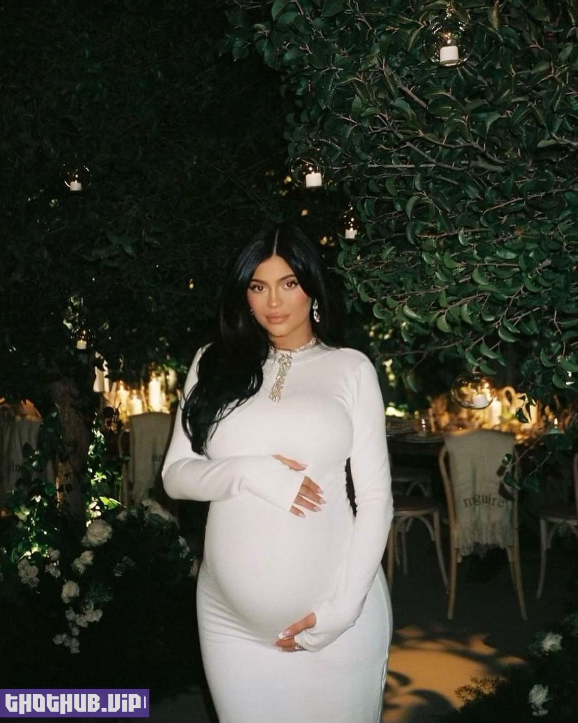 Kylie Jenner Pregnant 4 Photos