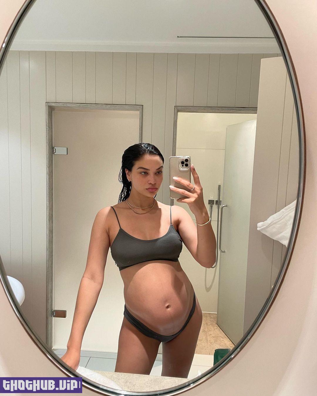 Shanina Shaik Pregnant And Hot 6 Photos