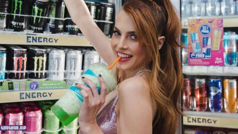 Anne Winters Sexy Shopping 8 Photos