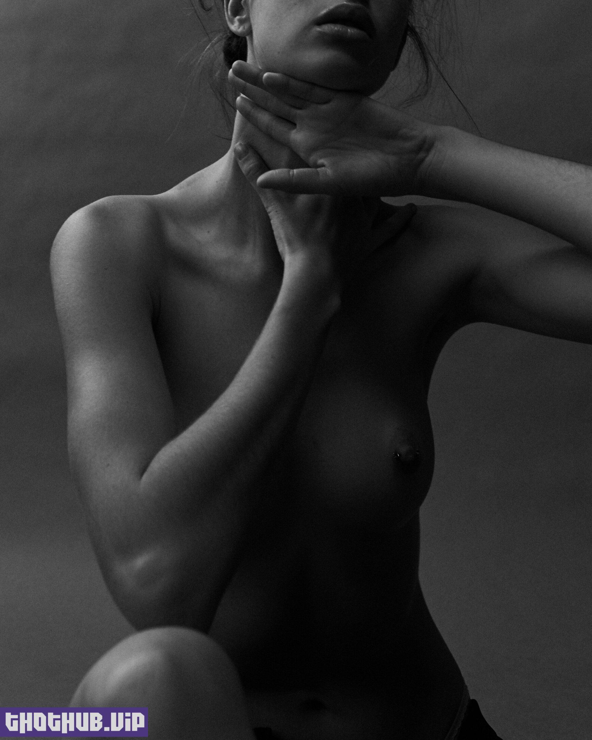 Zoe Mantzakanis Nude And Sexy 14 Photos scaled