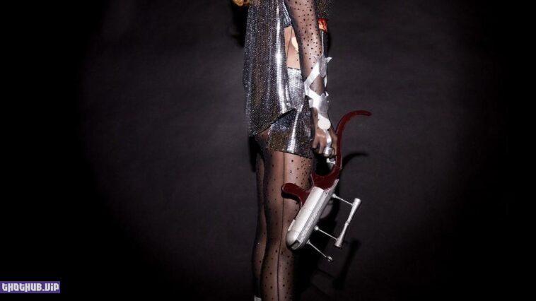Kate Beckinsale Cosplay Barbarella For Halloween 2023 9 Photos