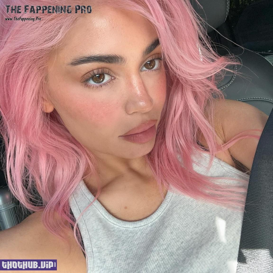 Kylie Jenner Sexy With Pink Hair 3 Photos