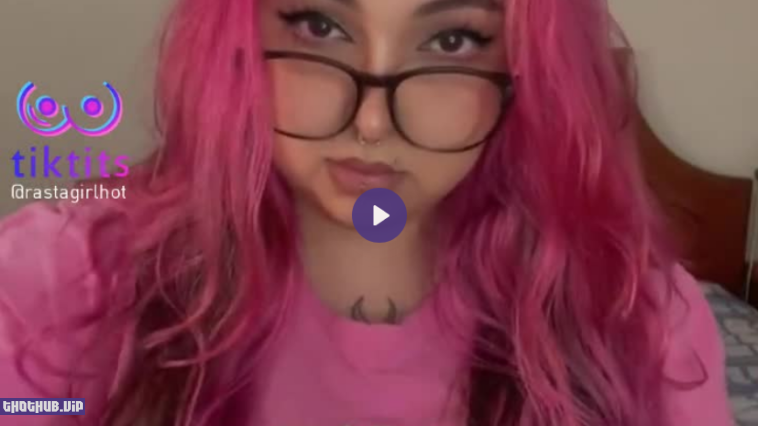 Screenshot 2024 04 01 at 14 17 19 Sexy Pink Haired Glasses Busty On Thothub