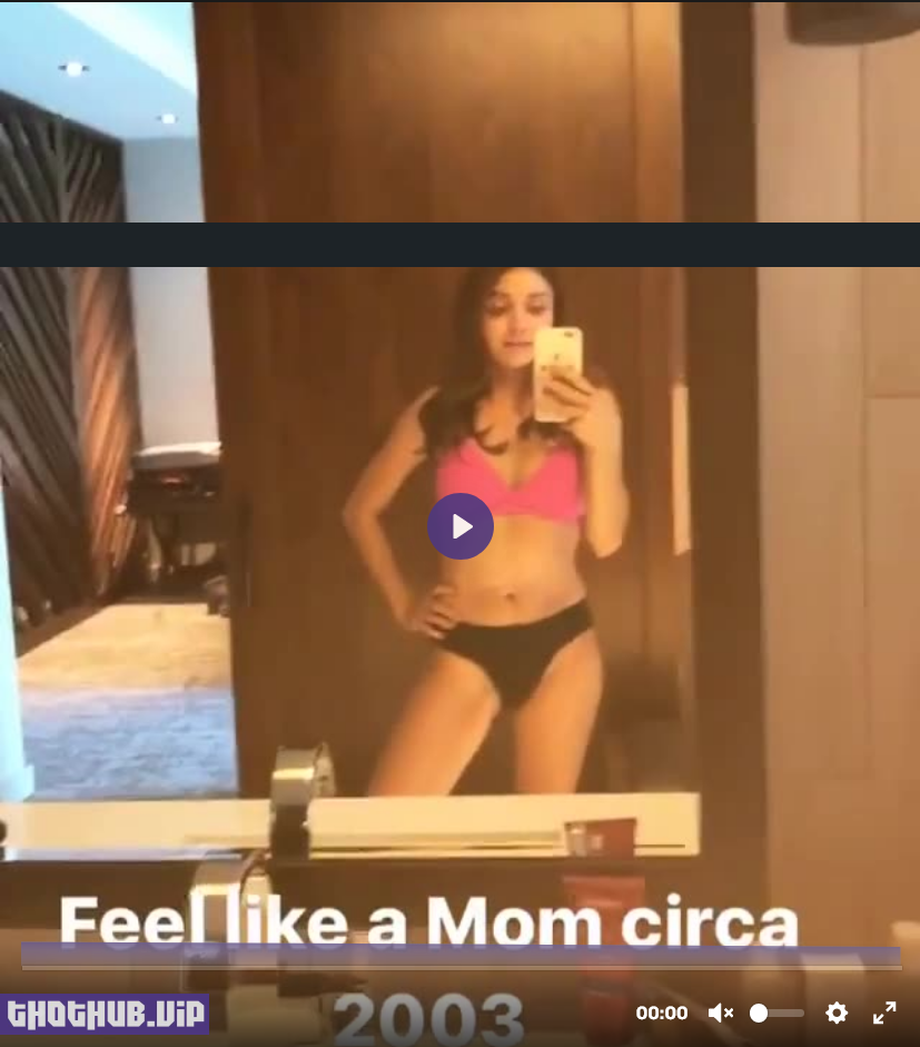 Screenshot 2024 04 03 at 22 31 05 Sexy Sarah Hyland Nude Mirror Selfie Video On Thothub 1