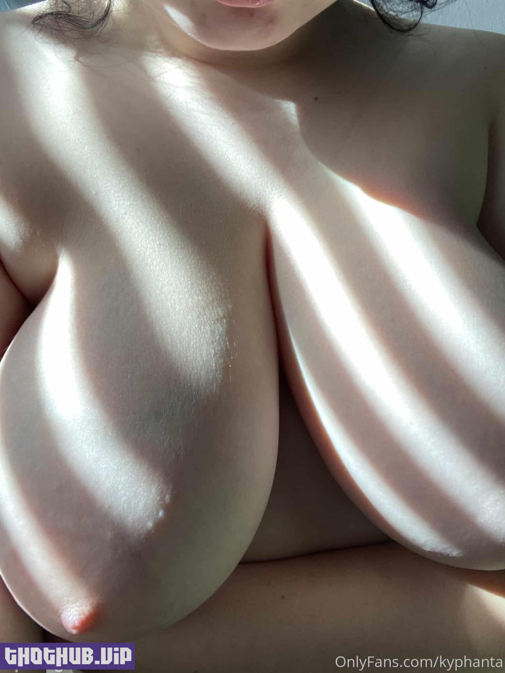 1661261870 926 Kyphanta %E2%80%93 Busty Pale Girl Onlyfans Nudes