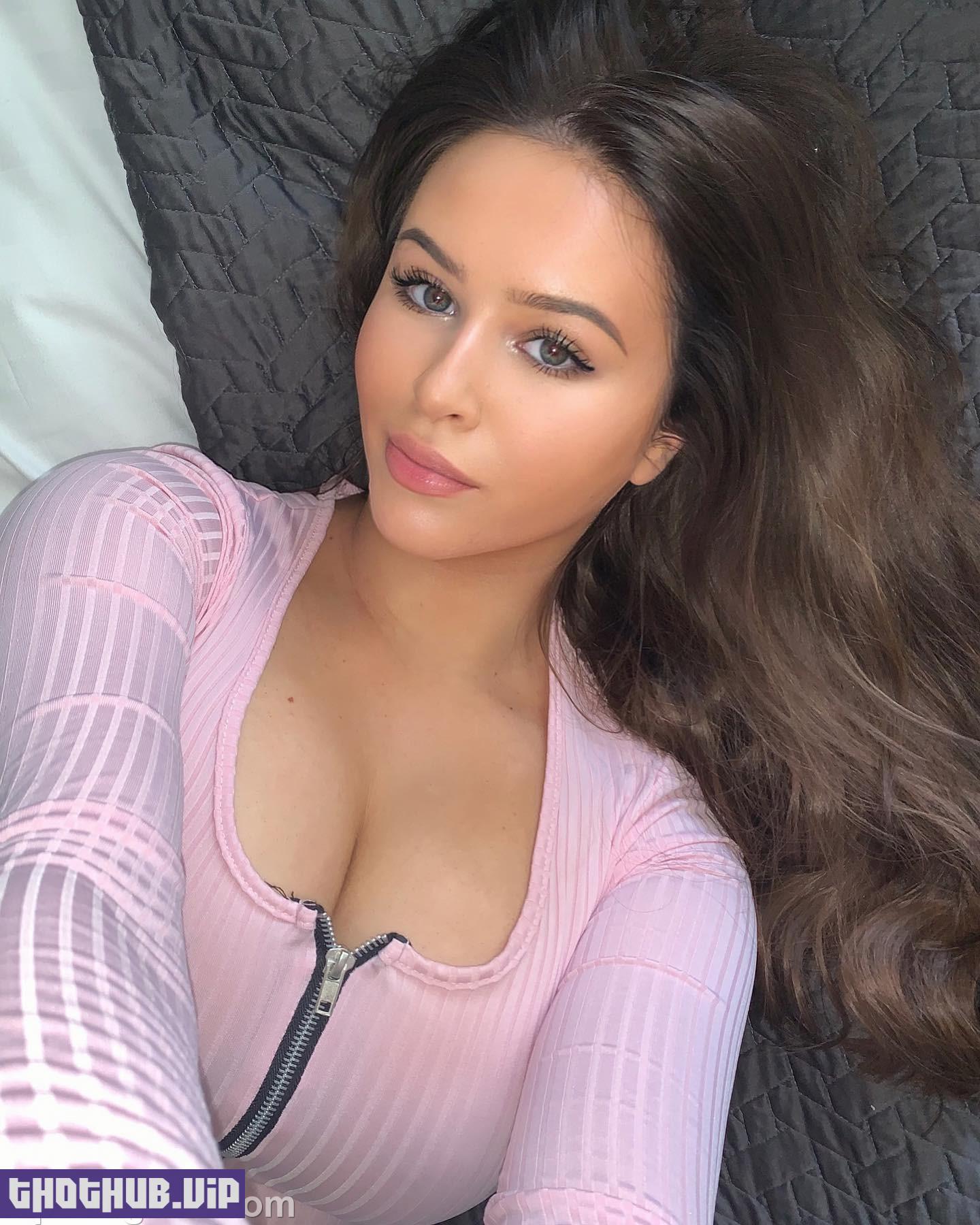 1661372124 270 Simonegoodall1 %E2%80%93 Busty Brunette with Perfect Body
