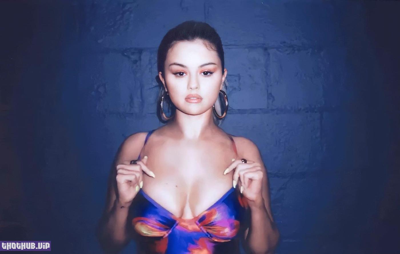 1663066763 384 Selena Gomez Rare Bikini Modeling Set Leaked