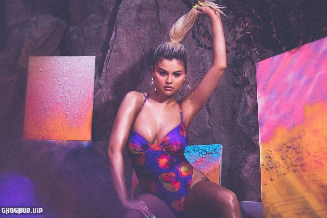 1663066768 122 Selena Gomez Rare Bikini Modeling Set Leaked