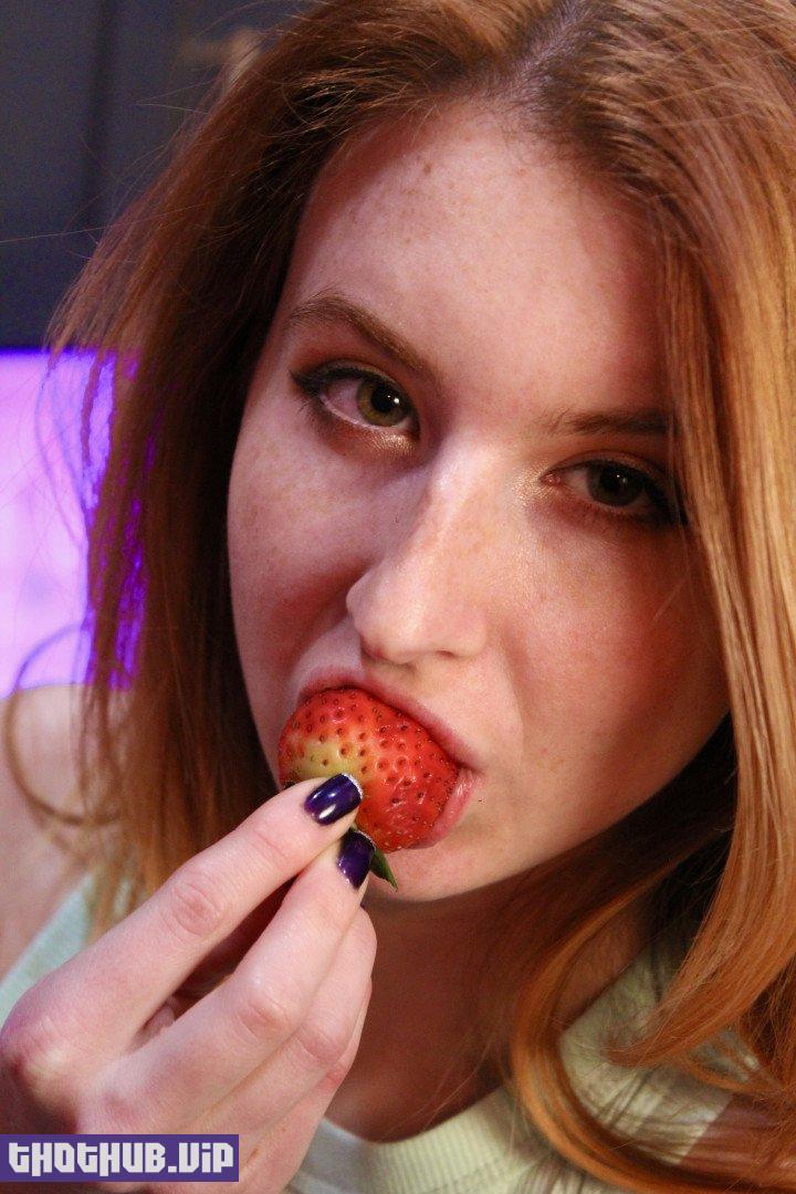 Strawberry Kisses (strawberrykisses99) Onlyfans Leaks (144 images)