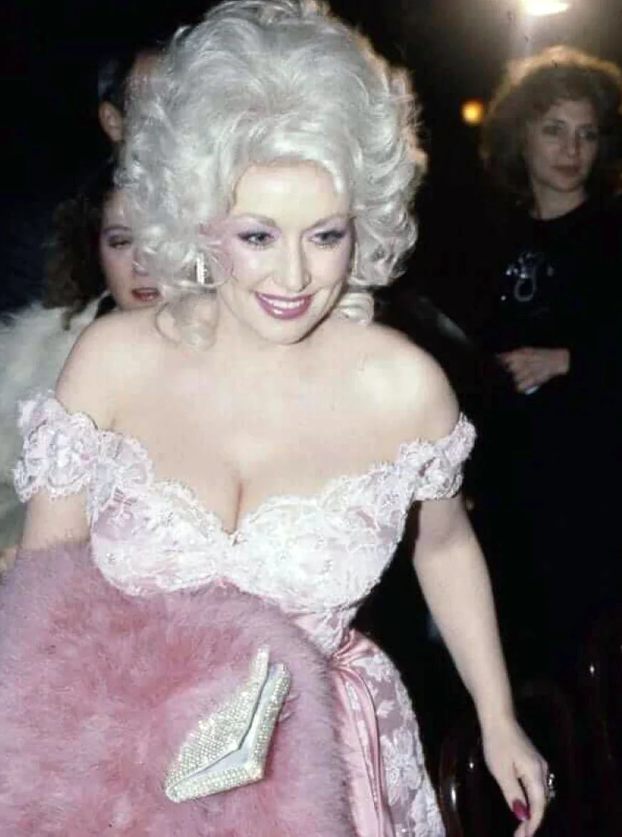 1708569104 580 Sexy Dolly Parton Playboy Vintage Photo Collections.webp