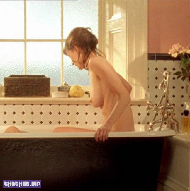 1662795616 600 Emily Mortimer Naked and Hot Pics