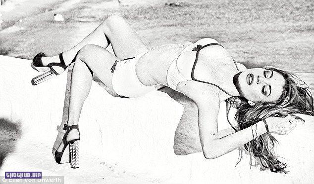 Lindsay-Lohan-Topless-Sexy-49