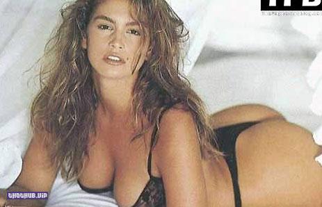 1663599433 258 Cindy Crawford Nude and Sexy Pictures