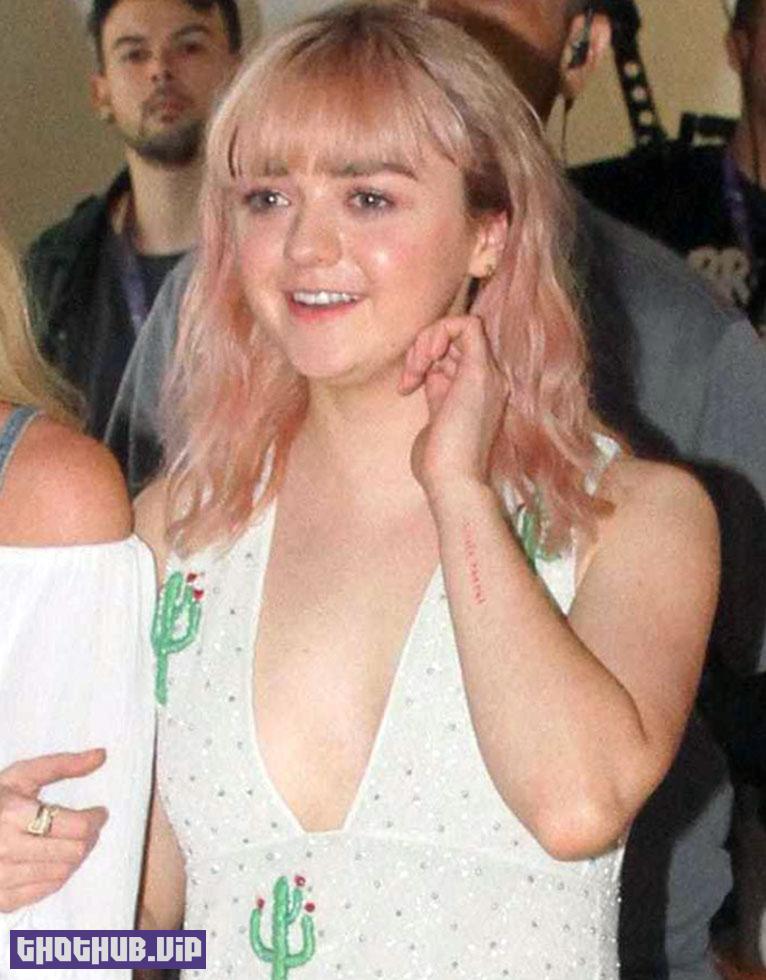 1664397947 354 Maisie Williams Nude Leaked and Sexy Pics