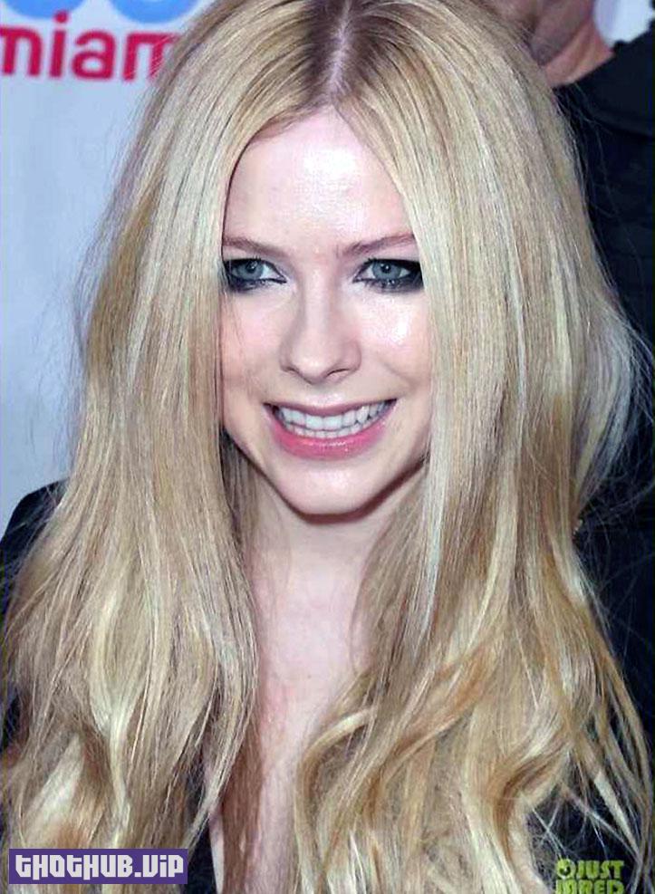 1664423989 78 Avril Lavigne Sexy and Hot Photo Collection