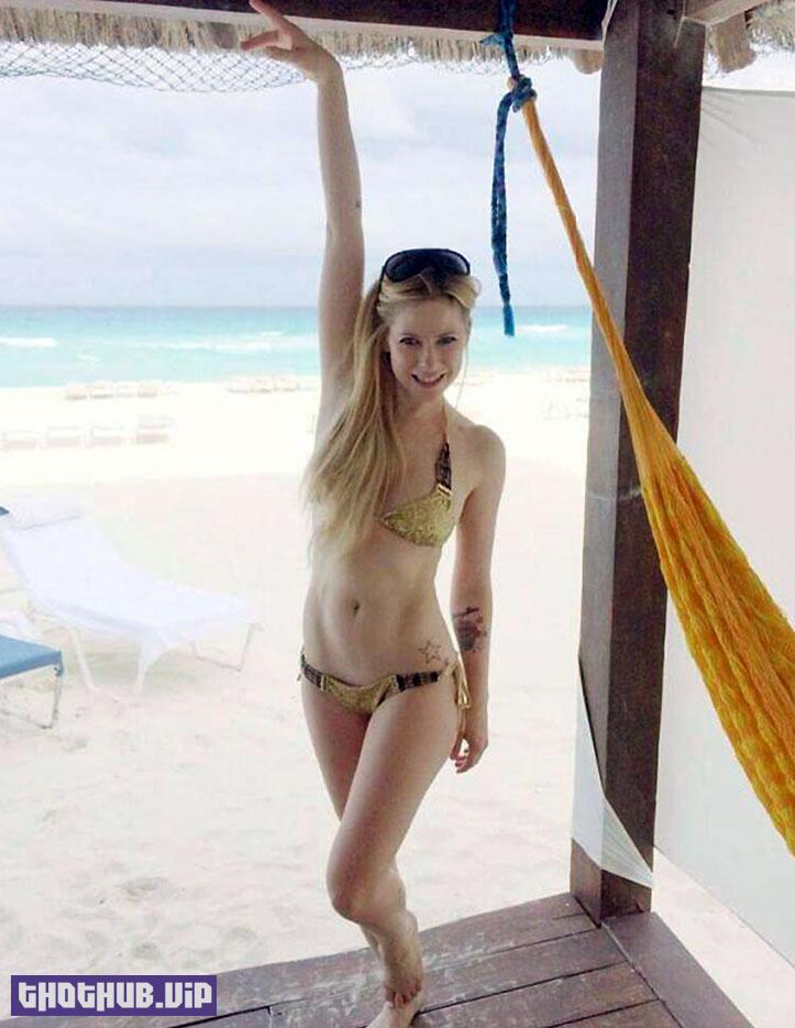 1664424033 897 Avril Lavigne Sexy and Hot Photo Collection