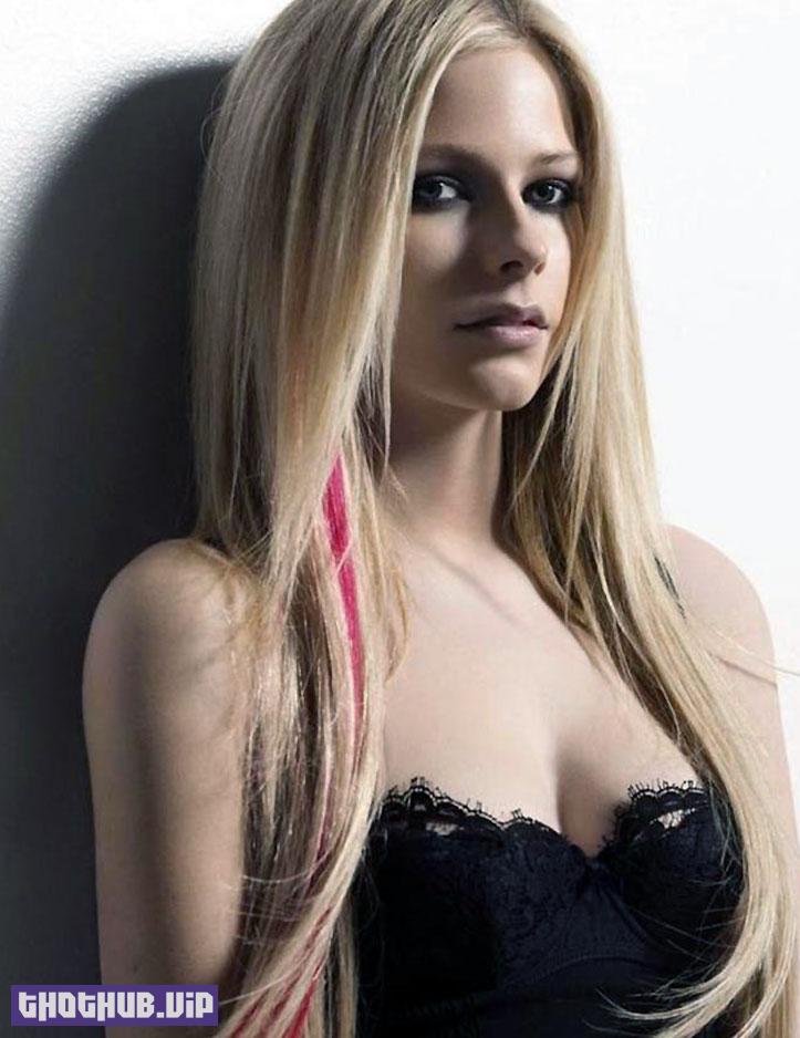 1664424035 416 Avril Lavigne Sexy and Hot Photo Collection