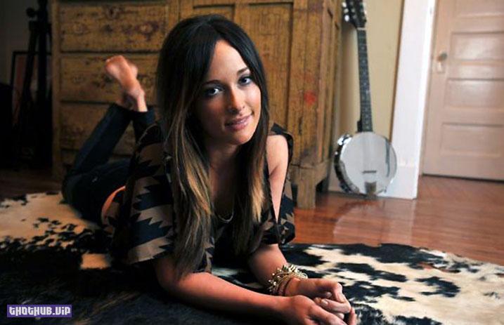 1664555976 600 Kacey Musgraves Nude and Sexy Photos Collection