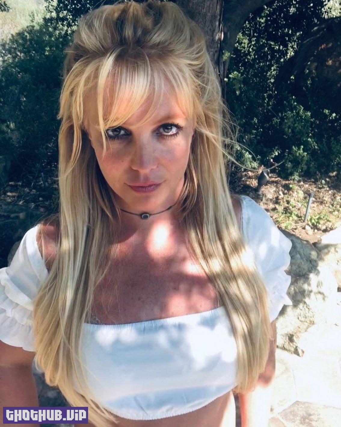 1664816910 554 Britney Spears Cleavage 11 Photos And Video
